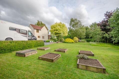 Side garden pic 2.jpg