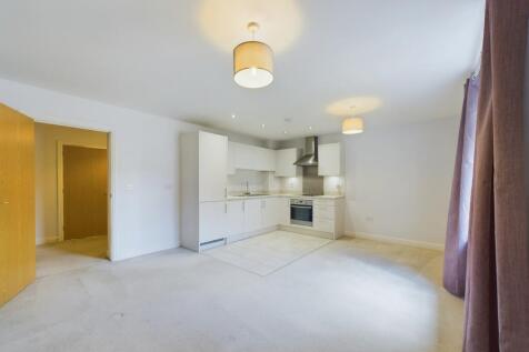 Heating & Hot Water Included, Pallatia Court, High Wycombe, Buckinghamshire photo 3