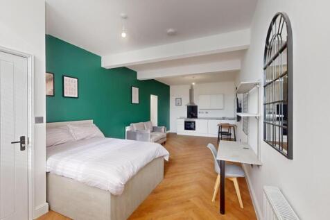1-bed flat on Derby Road, Loughborough, £1,010/mo
