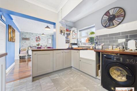 Open Plan Kitchen / Dining Area