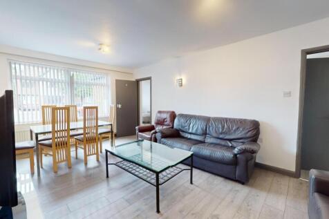 Chester Close, Loughborough photo 2