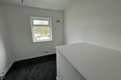 Greystones Drive, Keighley, West Yorkshire, BD22 photo 3