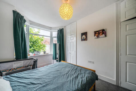 1329555-2-688b3a3...