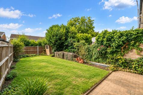 Chantry Lane, London Colney, AL2 photo 2