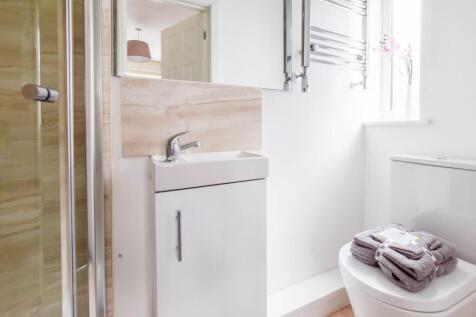 EN SUITE SHOWER ROOM
