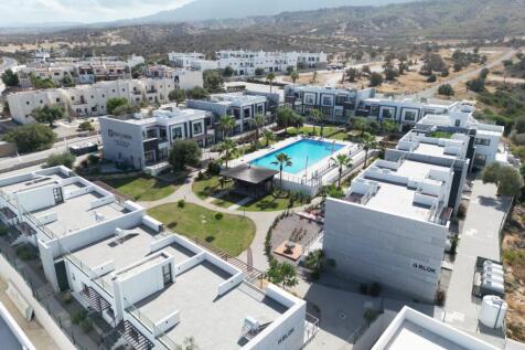 Luxury 3 Bedroom Garden Apartment Image 9999 1