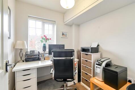 13 Hazledine Way-07.jpg