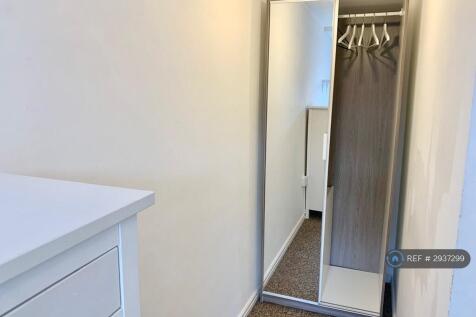 Bedroom 2 Pic 2