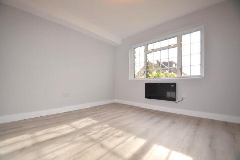 ROOM 1 , BEDROOM