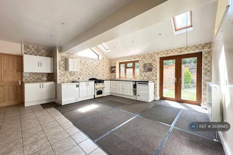Yew Tree Drive, Guildford, GU1 photo 5