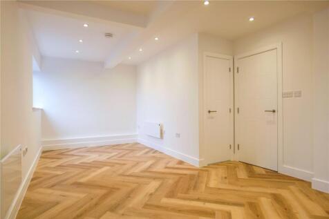 Crockhamwell Road, Woodley, Reading, Berkshire, RG5 photo 3