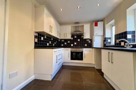 86 llys gwyn kitchen 2.jpg