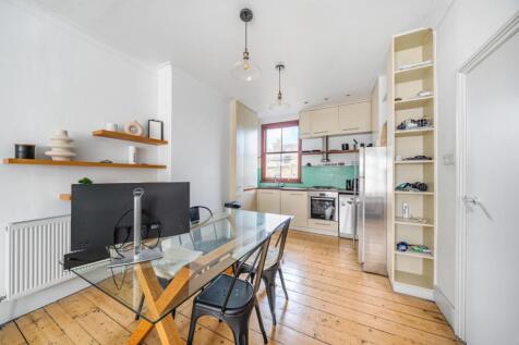 Kitchen / Lounge