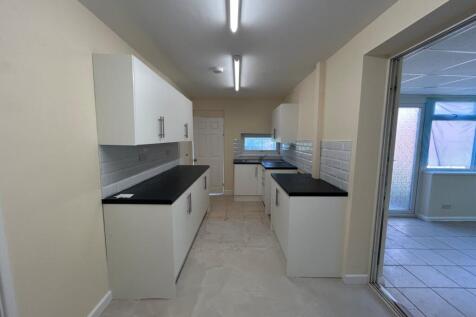 Griffe Drive, Wyke, Bradford, West Yorkshire, BD12 photo 4