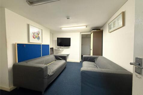 4 bed, 5 bath Plot in Manchester - Photo 19
