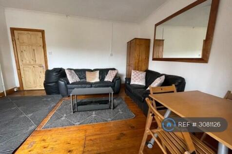 6-bed semi-detached on Artillery Road, Guildford, GU1, £4,290/mo