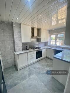 Whinmoor Court, Leeds, LS14 photo 5