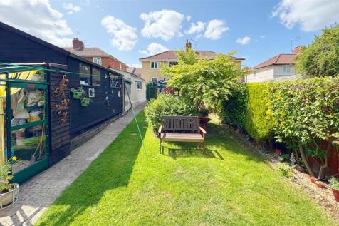 Rear view of property.jpg