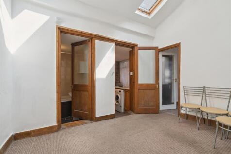 24b Glenburnie Road SW17 reception 1b.jpg