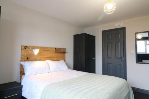 25 Glebe Road Room 5 1.JPG