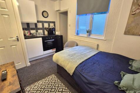 Bedroom/Kitchen Area