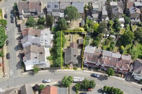 Aerial image with site outline.jpg