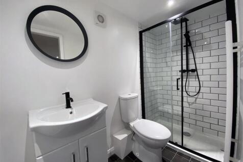 12 Dexter Street - en suite 3.jpg