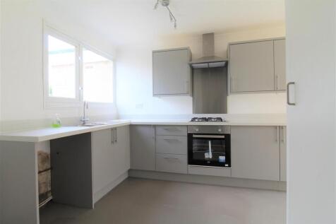 4 Kitchen 2.JPG