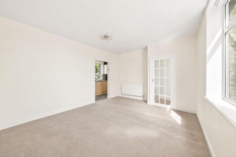 OPEN-PLAN LIVING DINING ROOM