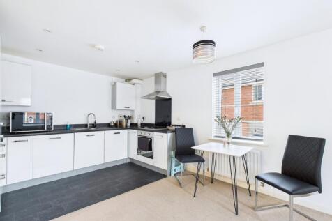 CAM01338G0-PR0156-STILL010