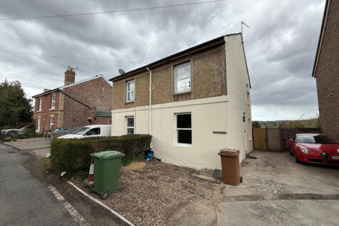 3 bed semi-detached house to rent Barden Road, Sp