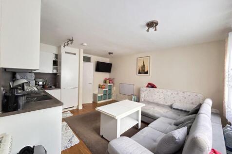 Mulberry Close, Luton, Bedfordshire photo 3