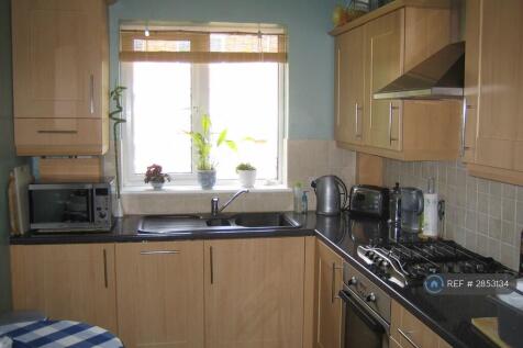 Kitchen With Fitted Units Oven, Hob, &amp; d/w. 