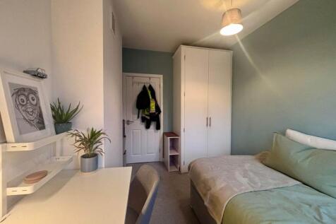 Salisbury View (Room 2), Armley, Leeds photo 4
