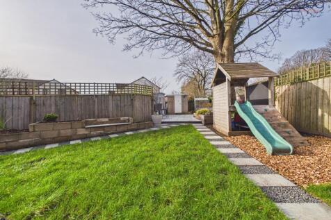 Large Garden with a mixture of lawn and flagged seating areas