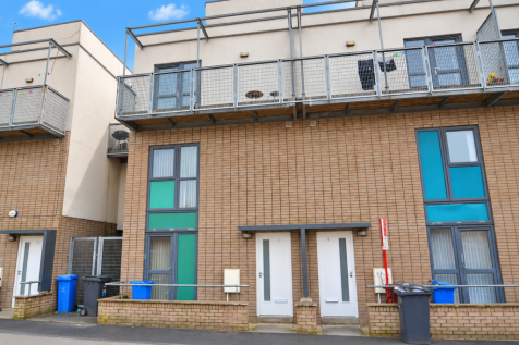 3 bedroom Town House for rent