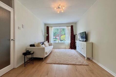Beechfield Close, Sale, M33 photo 3