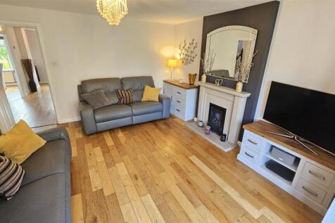 Kestrel Drive, Bingham photo 4