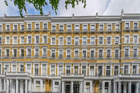 3-bed flat on Emperors Gate, South Kensington, London, SW7, £4,334/mo