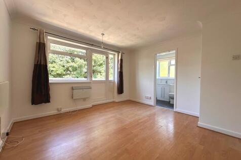 West court, Southampton, Hampshire, SO19 photo 5