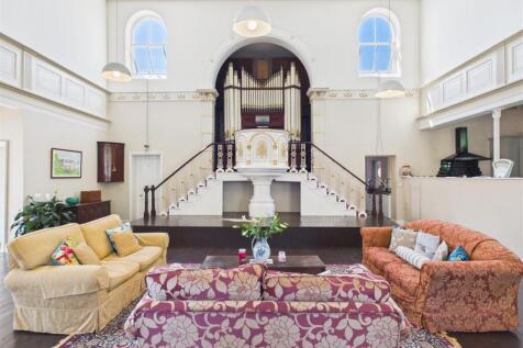 OPEN PLAN LIVING SPACE