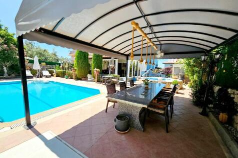 Poolside Dining Area