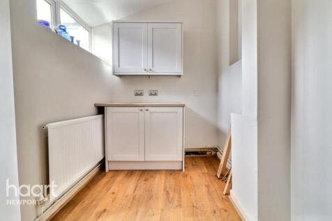 Wood Street, NEWPORT photo 5