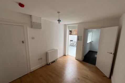 Upper Clapton Road,London,E5 photo 4