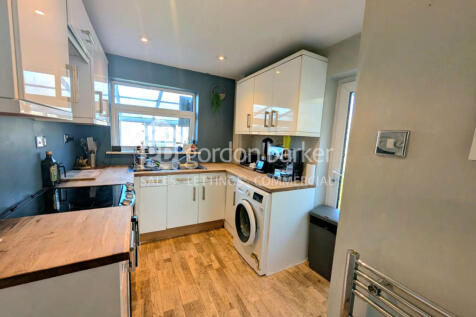 Wildfell Close, Fairmile, Christchurch, Dorset, BH23 photo 3