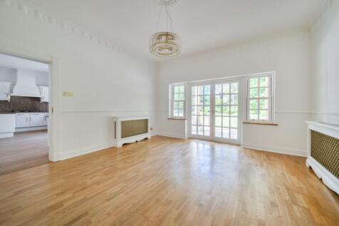 Wellington Avenue, Wentworth Estate, Virginia Water GU25 4QR photo 4