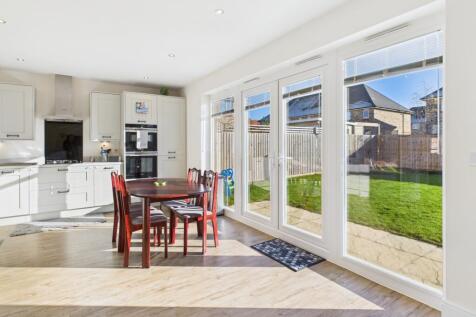 CAM02519G0-PR0360-STILL004