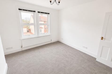 Glebe Road, Egham, Surrey, TW20 photo 5