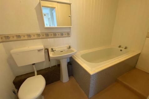 9 St Lythan Court - bathroom.jpg