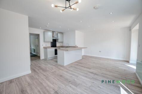 Kitchen / Living Area